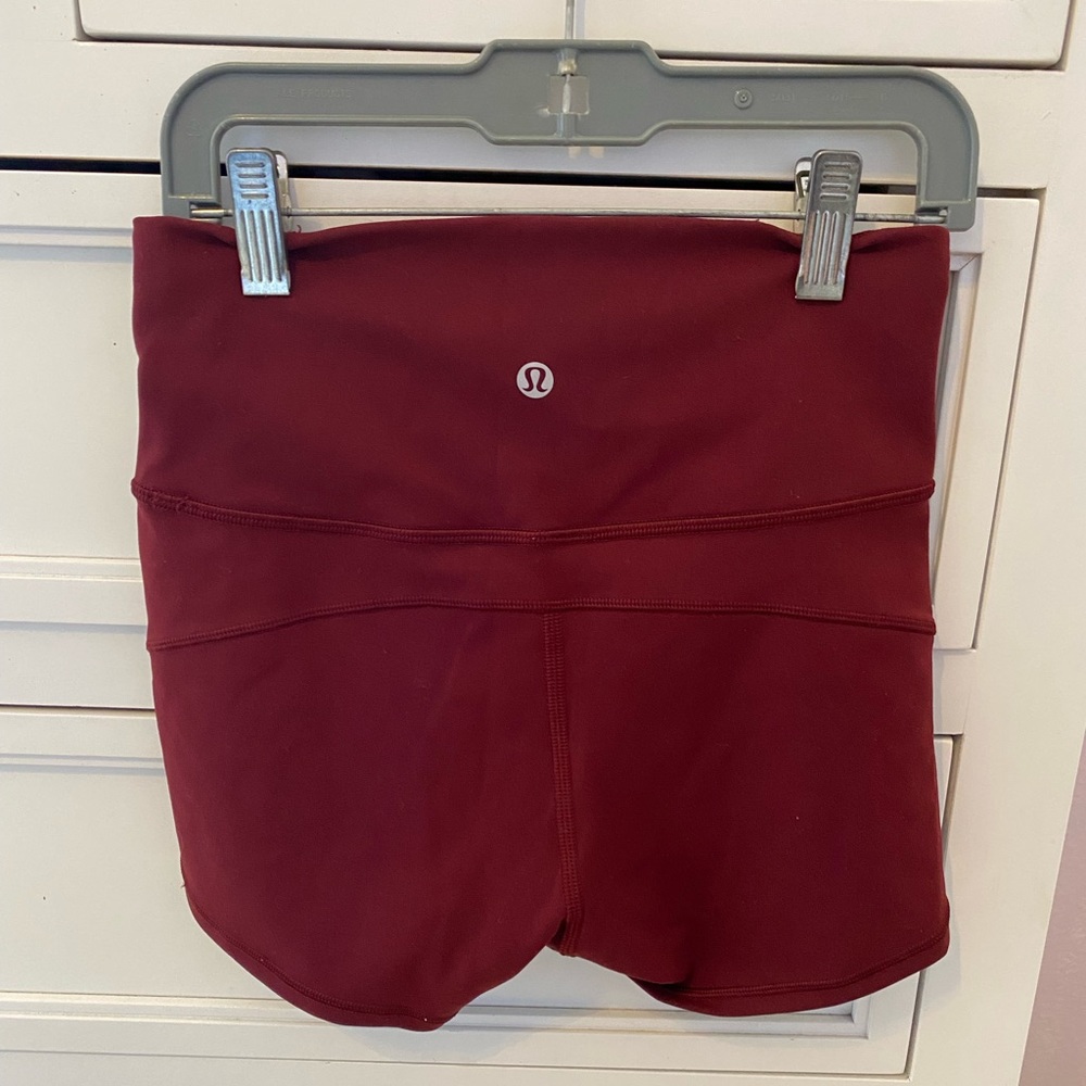 Lululemon Martin Spandex: 4” Inseam. Size 4. Worn a few times, great condition!